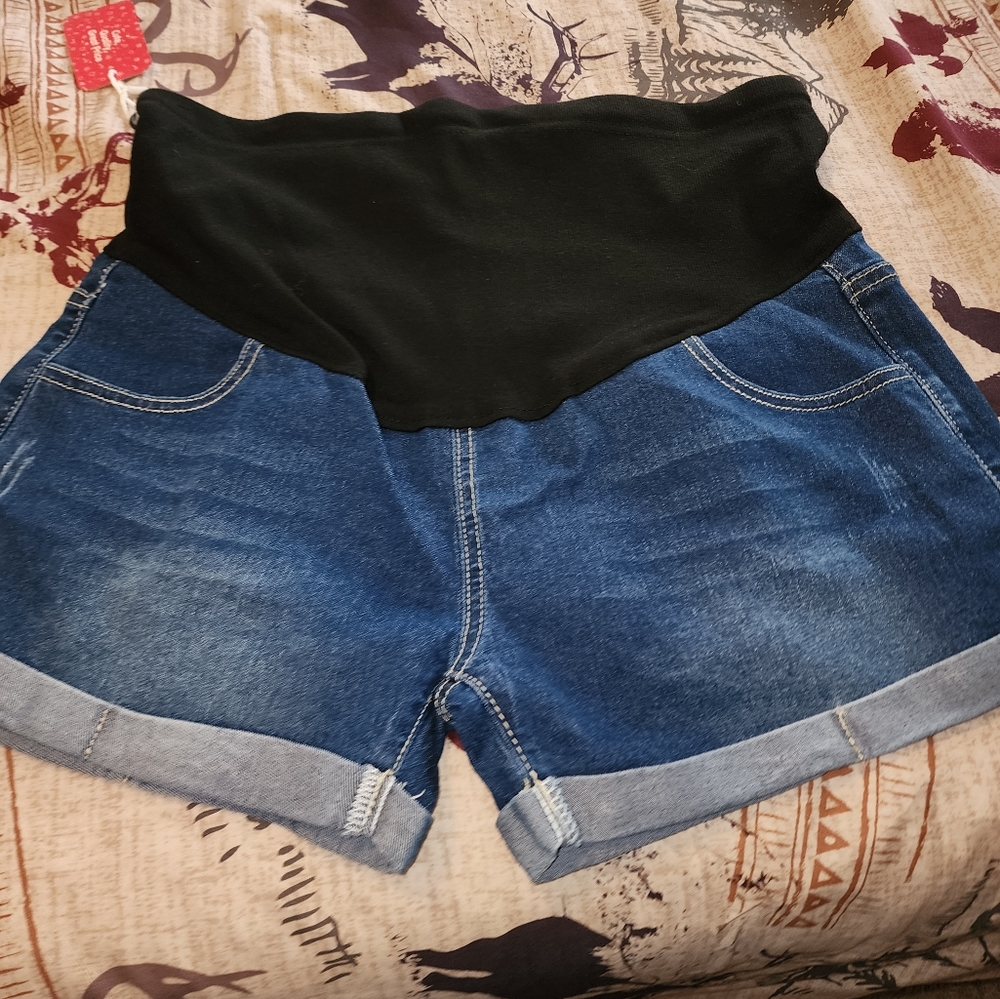 Maternity shorts